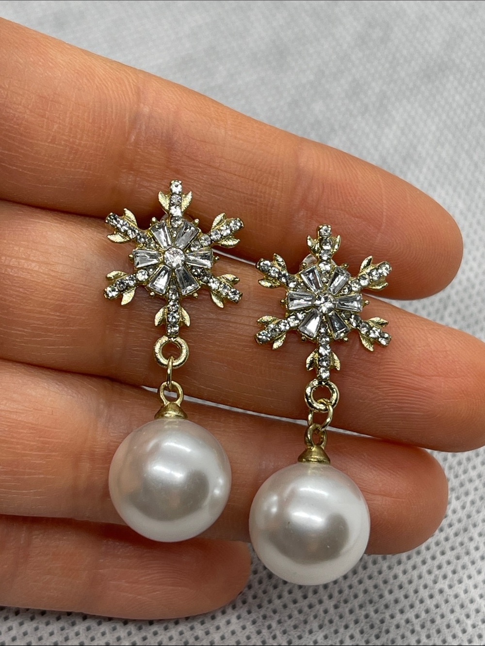 Snowflake earring